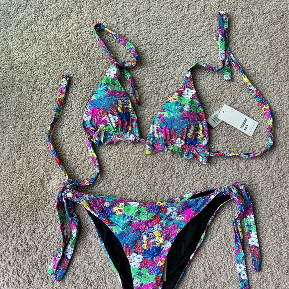 👙 Women’s Blushing Brunette Bikini - Size Medium - Picture 4 of 6